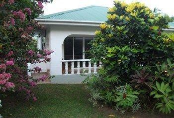 Marl Self Catering * Pointe La Rue